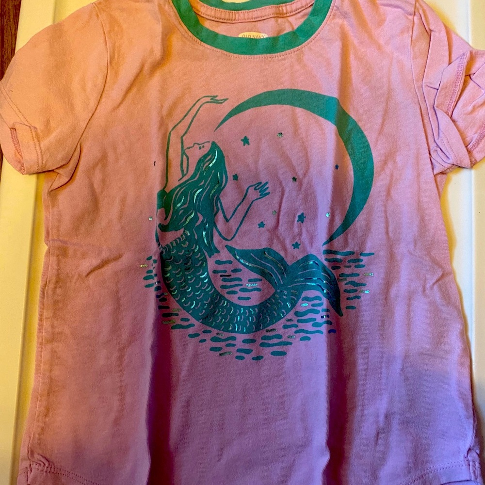 Girls short sleeved graphic tee